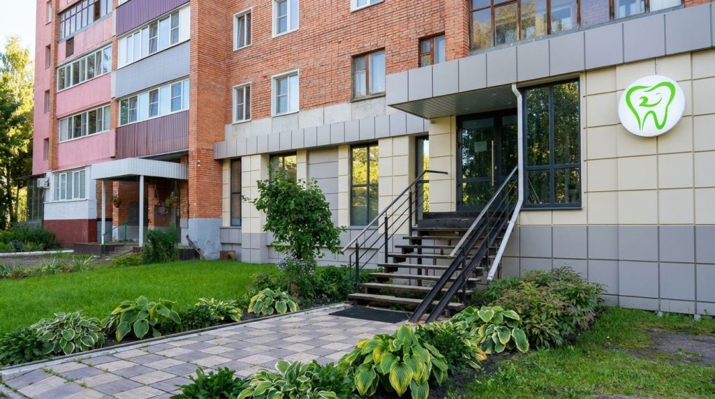 Вход в клинику: г. Пенза, проспект Строителей, 82